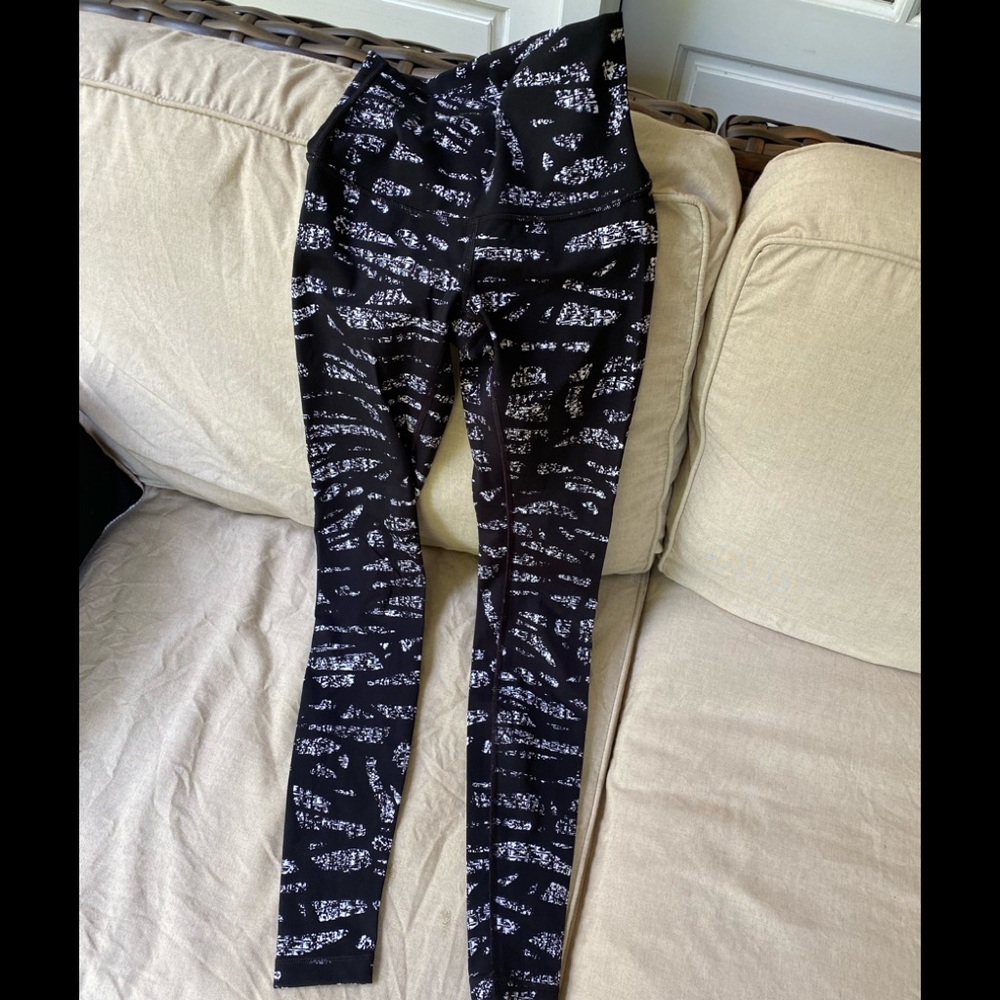 Lululemon wunder under pant NWT size 4